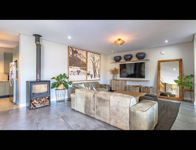 5 BEDROOM FREEHOLD FOR SALE IN MIDSTREAM HEIGHTS